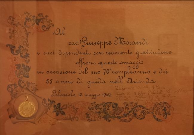 Riconoscimento dei dipendenti a Giuseppe Morandi, titolare all'epoca, 1969