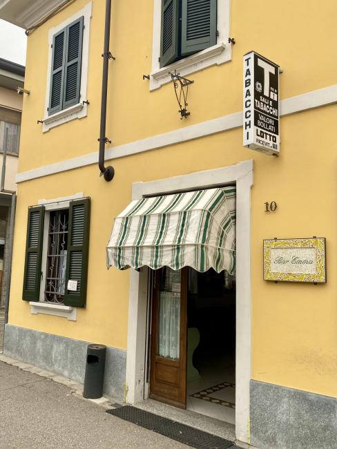L'ingresso del bar, oggi