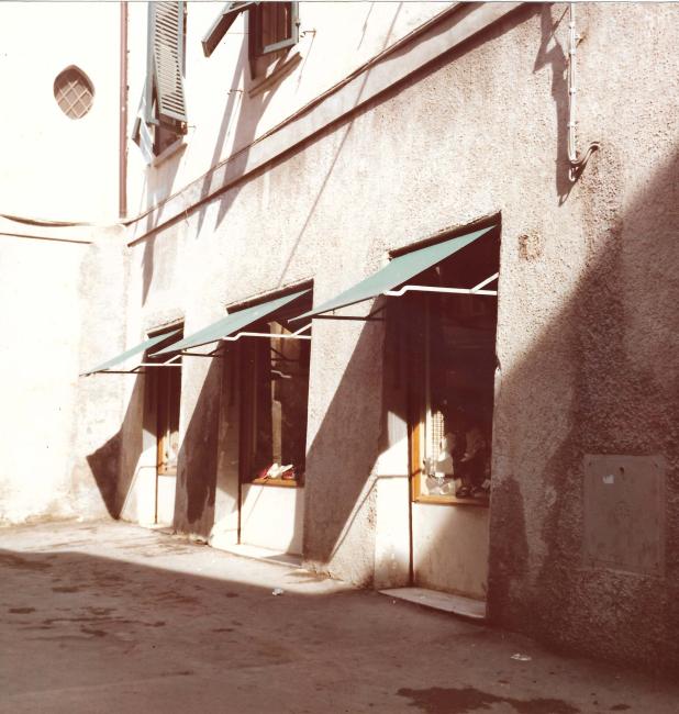 L'esterno del negozio, anni Sessanta