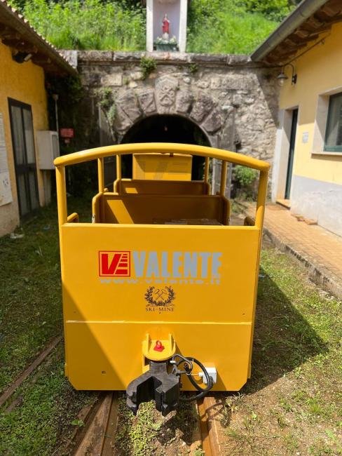 Vagoncino giallo realizzato nel 2021