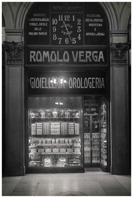 La vetrina della gioielleria negli anni Dieci del Novecento.....