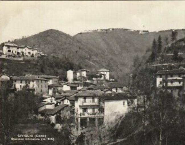 il paese di Civiglio negli anni Trenta: in alto al centro la sede della Cooperativa