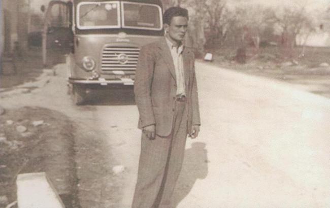 Michele Cinquina in un viaggio-trasporto in Toscana, 1951