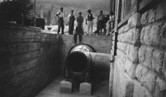 Operai dell'impresa negli anni Cinquanta