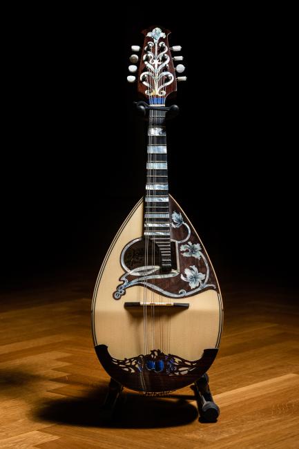 Mandolino realizzato, sul modello di un antico mandolino di famiglia, per l'anniversario dei 200 anni (mod. brevettato), ph. Francesco Guerra