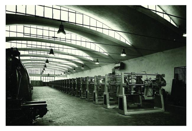 I macchinari per la costruzione in serie di sedie, anni Cinquanta