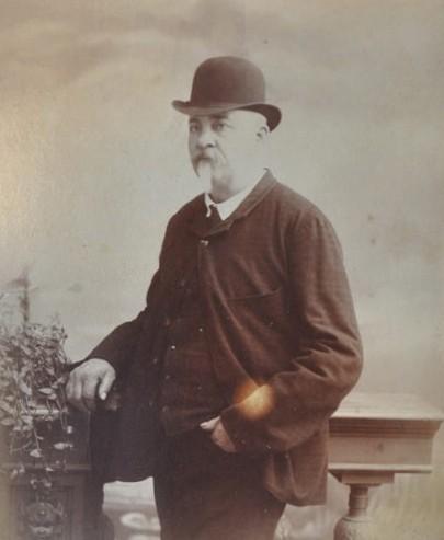 Ritratto del fondatore Giuseppe Laurenzi, primi anni del Novecento
