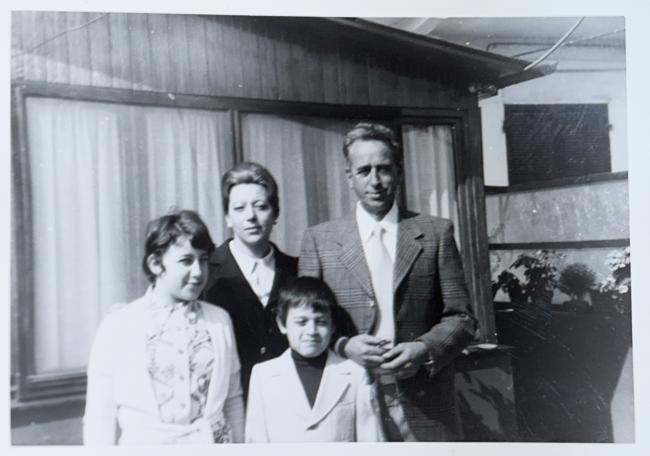 La famiglia Marco: da sinistra Gianna, Bruno Angela e Eugenio, 1972