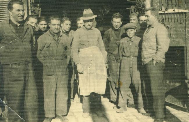 Le maestranze  delle "Officine Meccaniche Laurenzi Vittorio e Figli", 