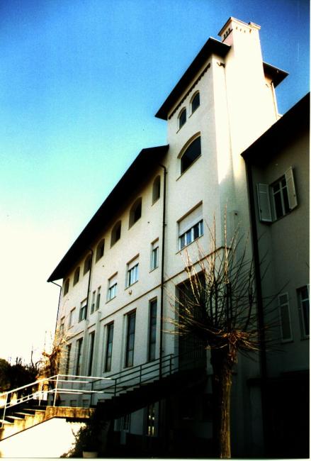 La ristrutturazione edilizia completa del fabbricato di proprietà ed in uso alle Suore di Maria Ausiliatrice Salesiane di Don Bosco; oltre 3000 mq. di spazi destinati ad attività di servizio ed assistenza e alla residenza delle religiose, 1996-1998