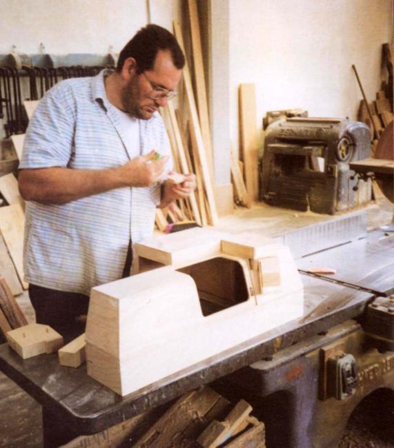 La realizzazione di un modellino in legno prima Elektra