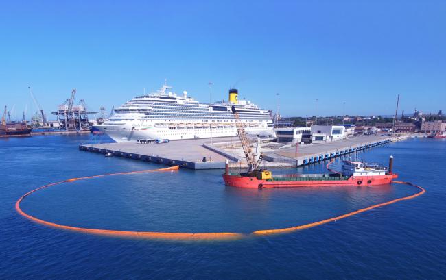 Interventi di manutenzione straordinaria finalizzati al ripristino delle quote dei fondali sul lato levante del Molo San Cataldo, Taranto, 2024 